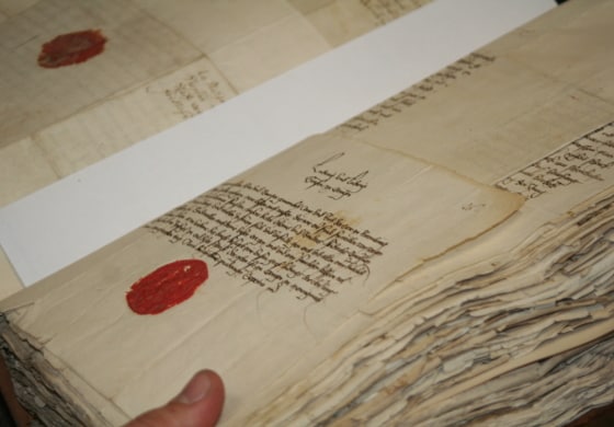 Alte handschriftliche Dokumente mit Siegel im Stadtarchiv Rothenburg ob der Tauber