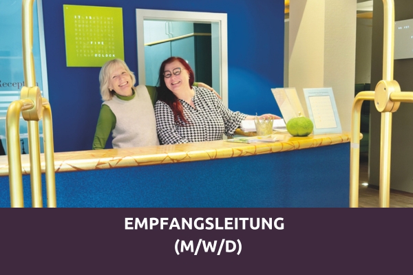 Zwei Mitarbeiterinnen an der Rezeption – Jobangebot Empfangsleitung (m/w/d) im Prinzhotel Rothenburg